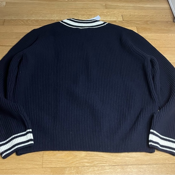 Lacoste NWT 100% Wool Holiday Comic Badge Striped V-Neck Sweater 5 Large - Picture 11 of 13